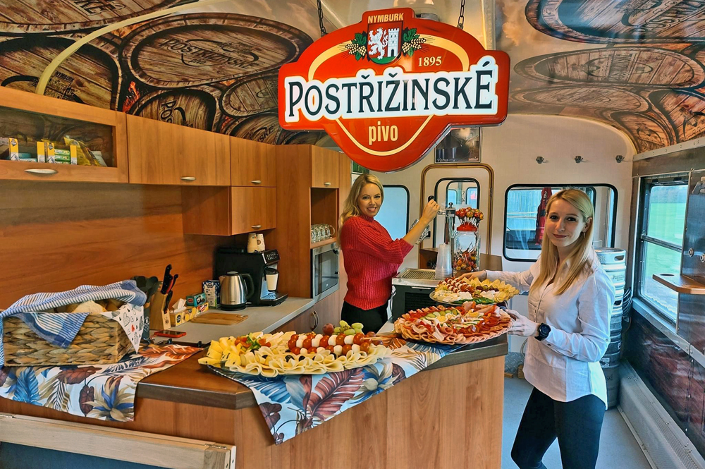 U p��le�itosti festivalu bude vypraven speci�ln� barov� v�z